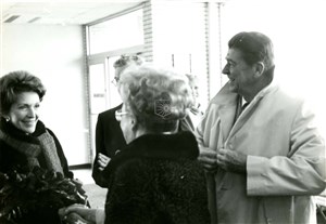 Image description is not available for 1977.094